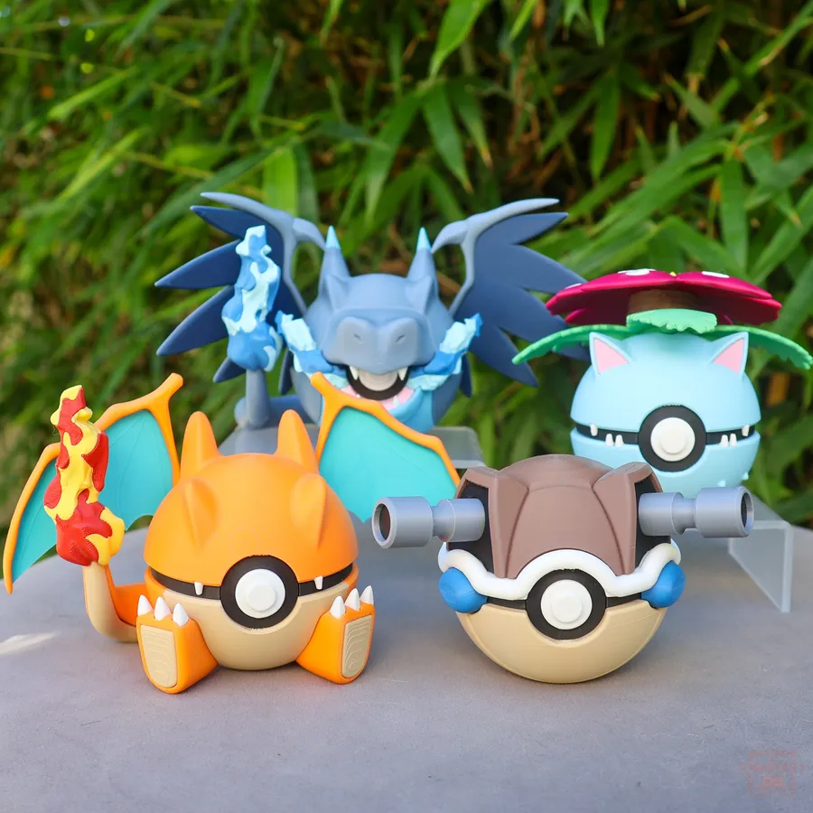 Charizard Venusaur Blastoise - Pokeball Collectible Display