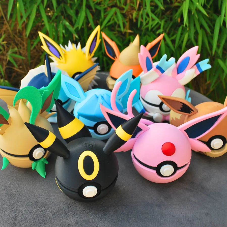 Eeveelution - Pokeball Collectible Display